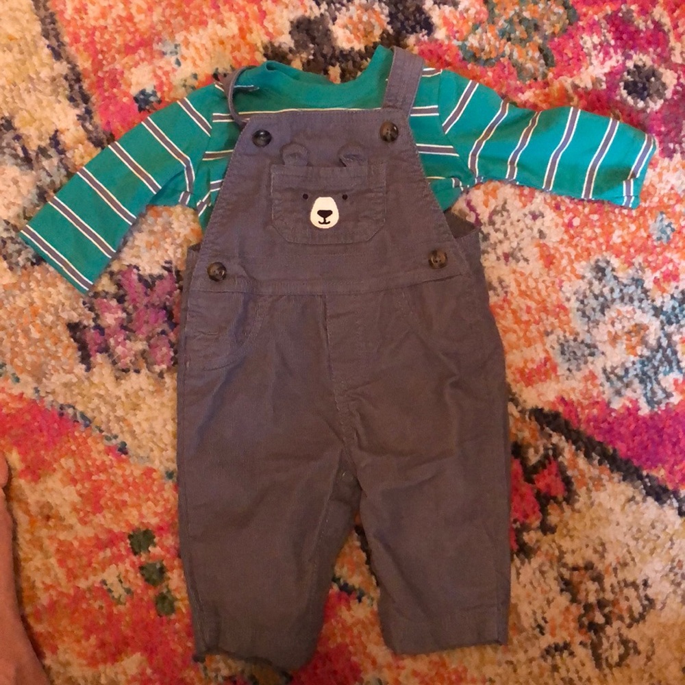 T-shirt & corduroy overalls